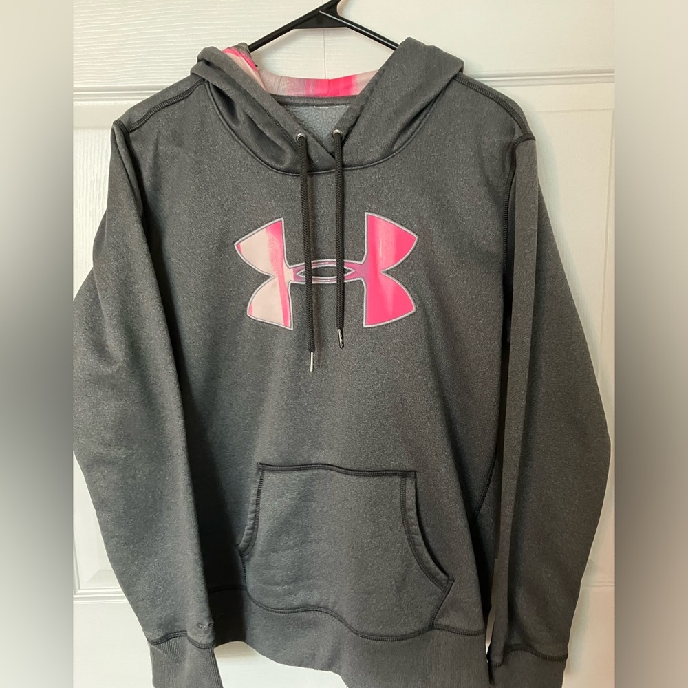 🌟 Under Armour Hoodie